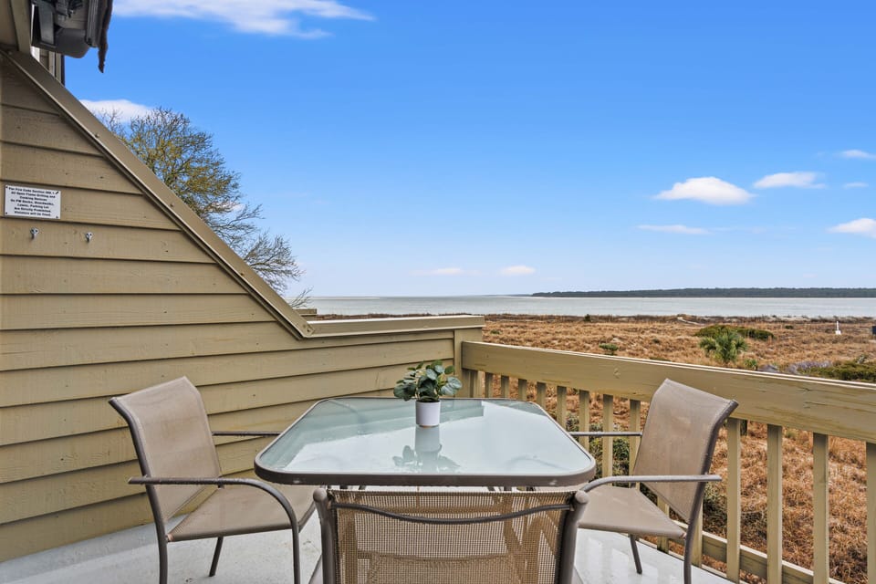 This villa also provides an AWNING that you can crank open for added shade.