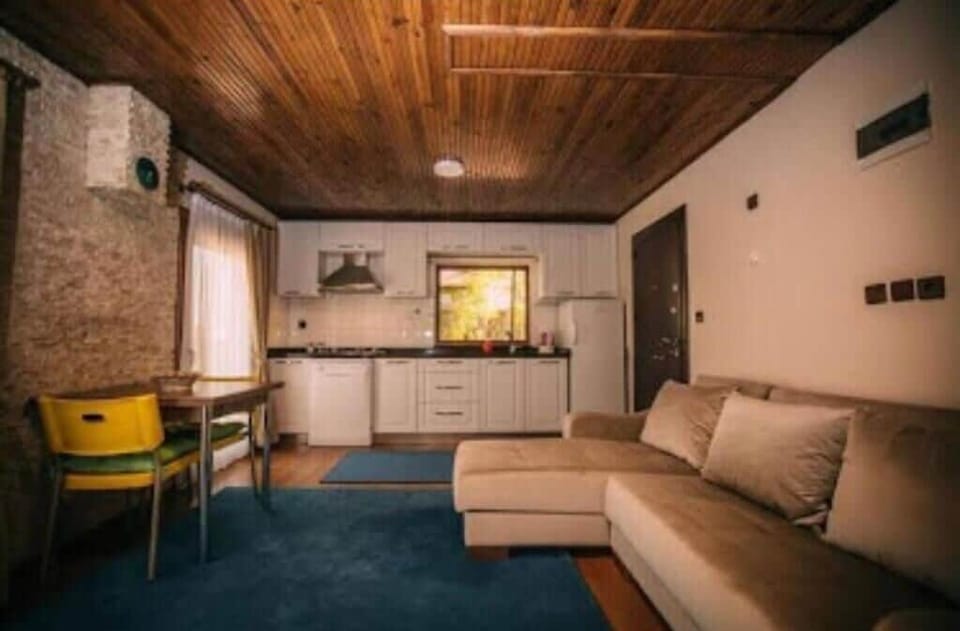 Basic Twin Room, City View | Soundproofing