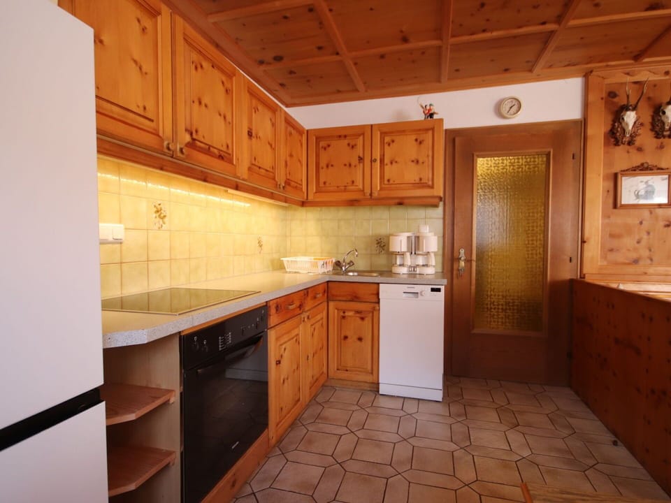 Flooring, Wood, Cabinetry, Interior Design, Floor, Ceiling, Kitchen, Countertop, Cupboard, Drawer