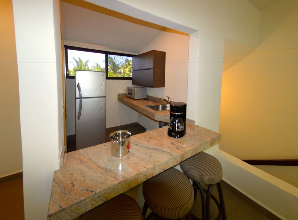 Superior Suite, 2 Bedrooms | Private kitchenette
