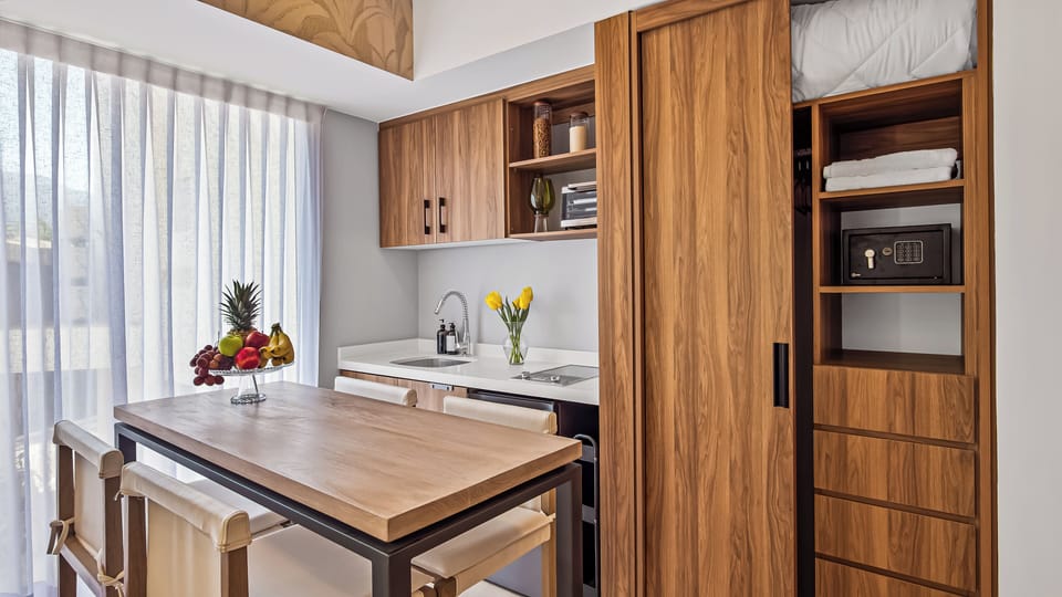 Comfort Condo, 1 King Bed, Balcony, Sea View | Private kitchen | Coffee/tea maker, electric kettle