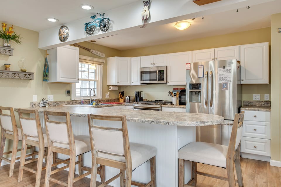 Breakfast Bar | Kitchen