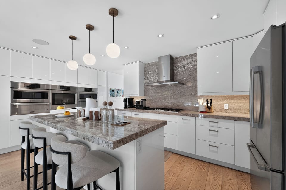 Fully equipped kitchen.