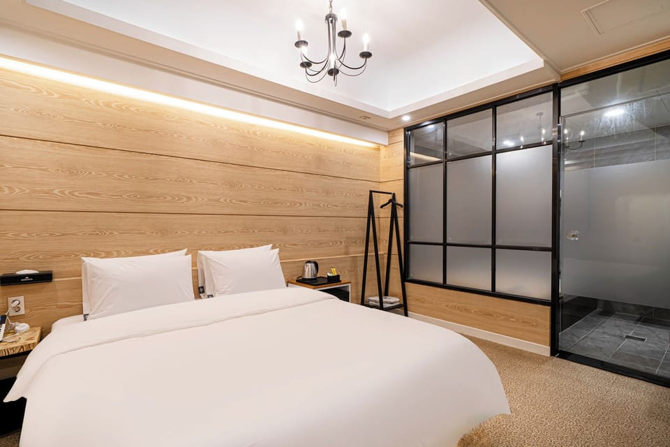 Deluxe Double Room, Non Smoking | Laptop workspace, blackout drapes, soundproofing, free WiFi
