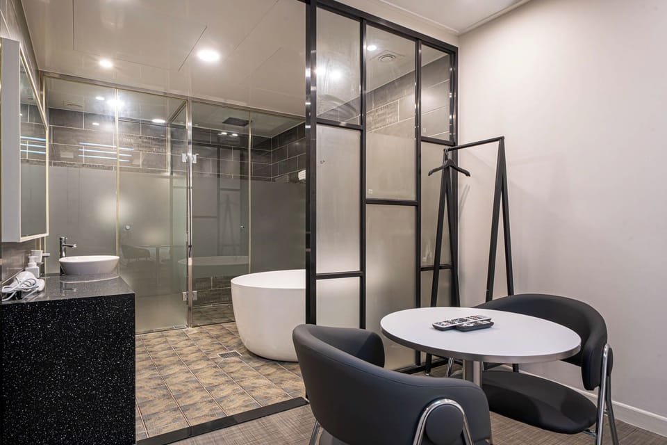 Deluxe Double Room, Non Smoking | Laptop workspace, blackout drapes, soundproofing, free WiFi