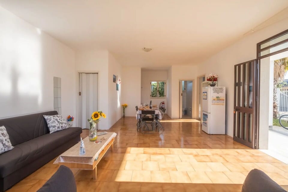 Autumn, Living Room, Spring, Summer