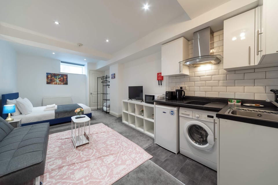 Bedroom (Studio) + Kitchenette + Washer