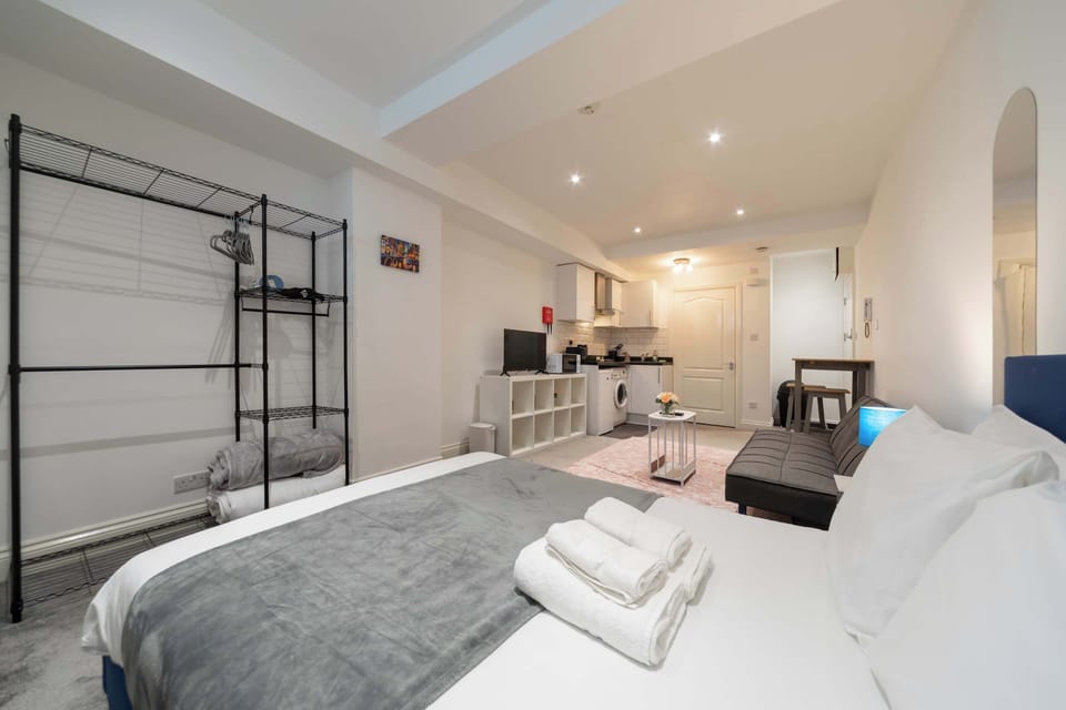 Bedroom (Studio)