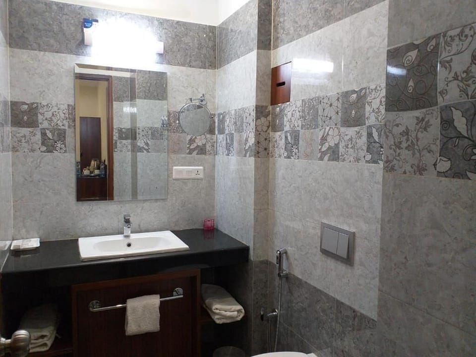 Shower, slippers, bidet, towels