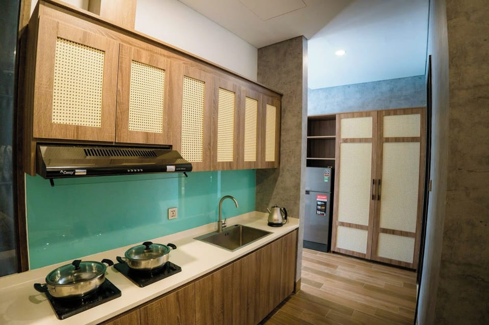 Fridge, microwave, cookware/dishes/utensils