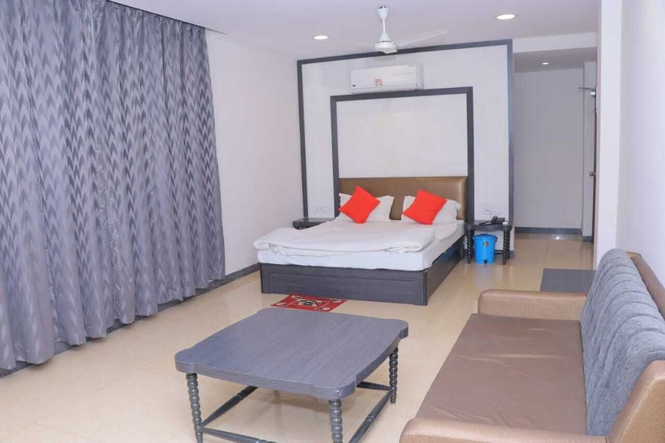Deluxe Double Room, City View | Soundproofing, free WiFi
