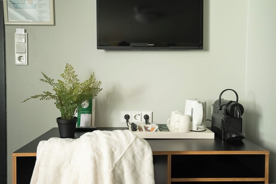 Triple Room, 3 Twin Beds | Minibar, in-room safe, desk, soundproofing