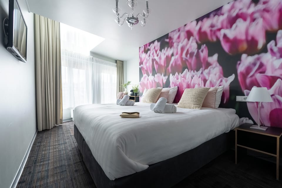 Double Room, 1 Double Bed | Minibar, in-room safe, desk, soundproofing