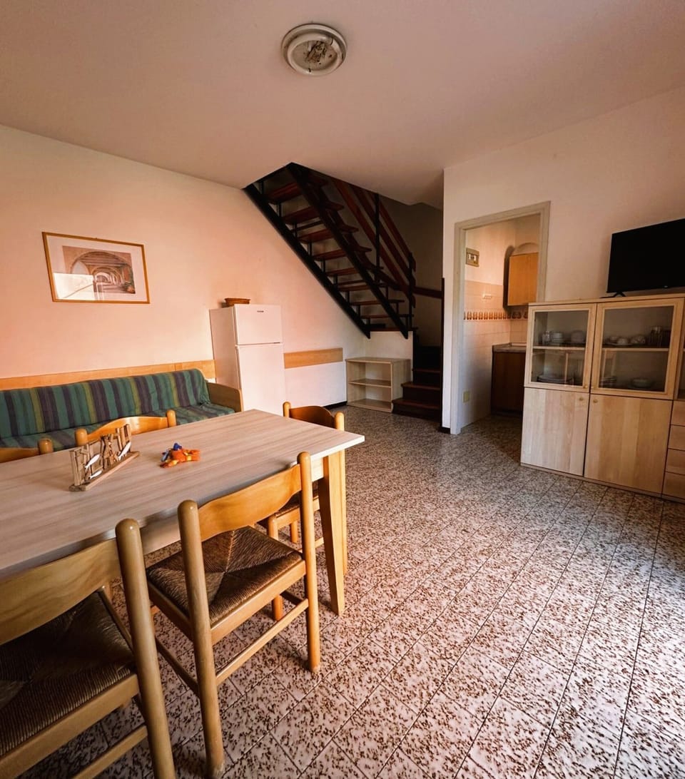 Apartment, 2 Bedrooms, Patio, Garden View | Dining room