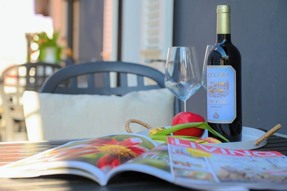 Apartment, 2 Bedrooms, Smoking, Balcony | Food and drink