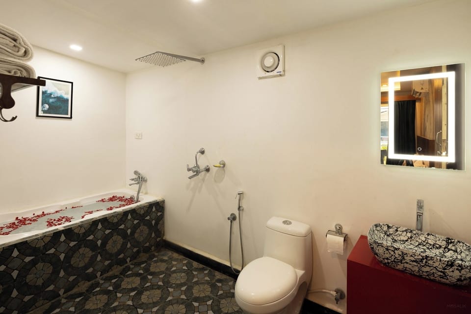Deluxe Double Room | Bathroom