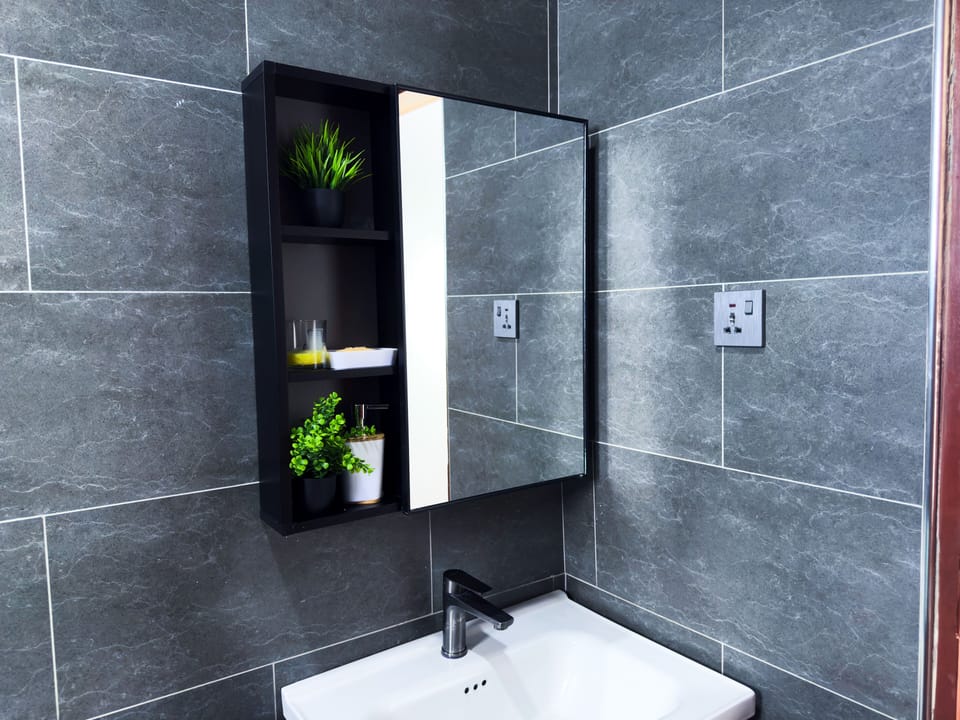Comfort Apartment, Hill View | Bathroom | Shower, free toiletries, towels, soap