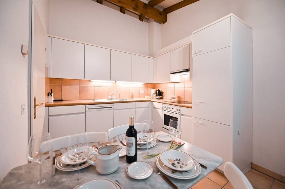 Apartment, 1 Bedroom, Smoking, Balcony | Dining room