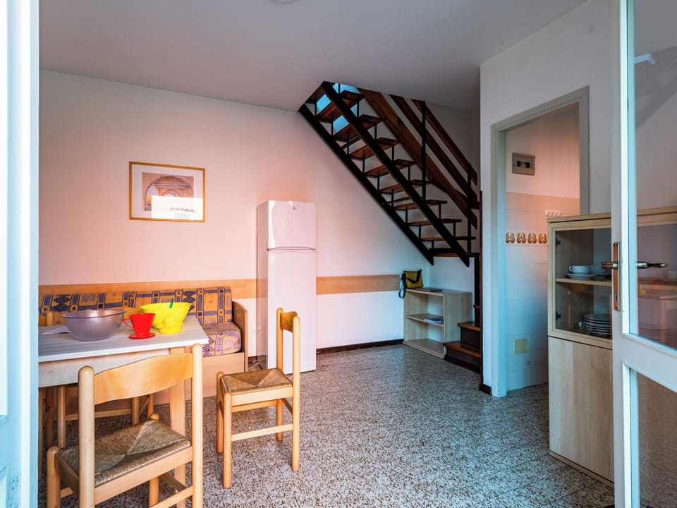 Apartment, 2 Bedrooms, Balcony, Garden View | Dining room