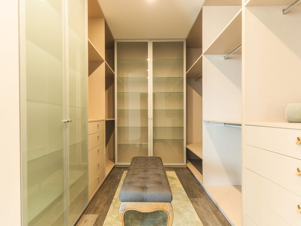 House | 3 bedrooms, desk
