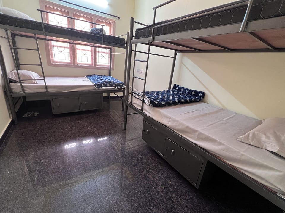 Basic Apartment, Balcony | 4 bedrooms, hypo-allergenic bedding, free rollaway beds