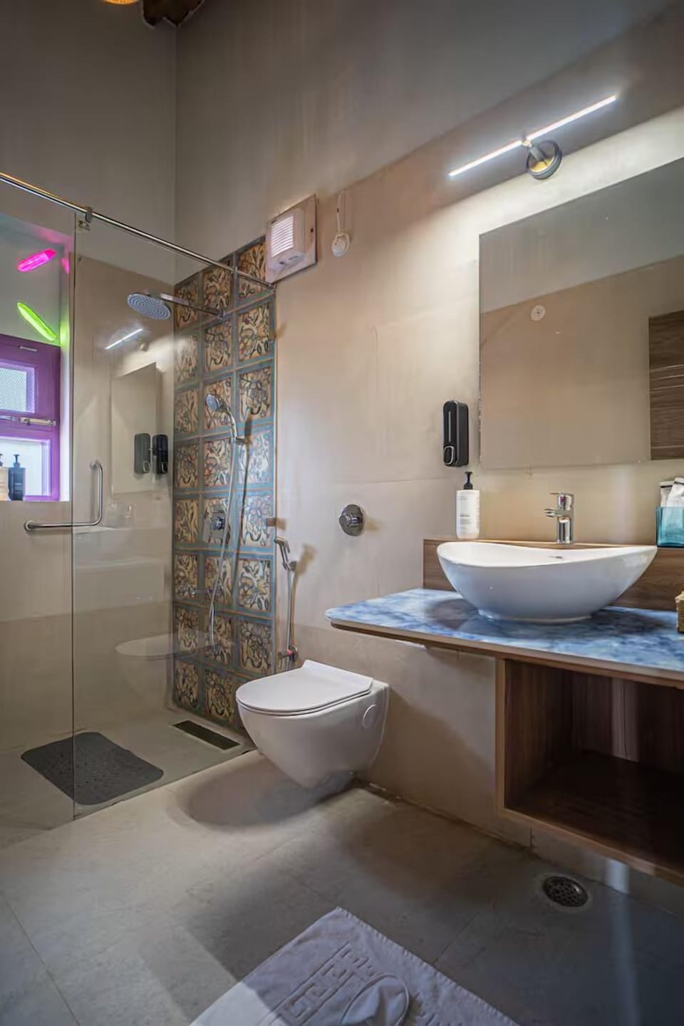 Valley Facing Room | Bathroom | Free toiletries, soap, shampoo