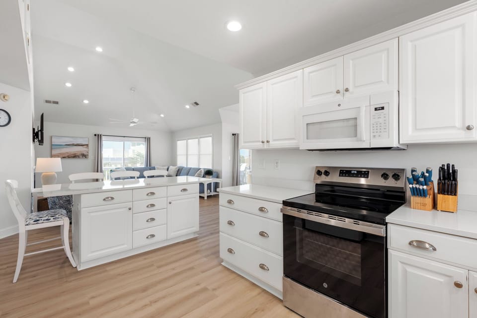 SV15: Ocean Dreams | Top Level Kitchen