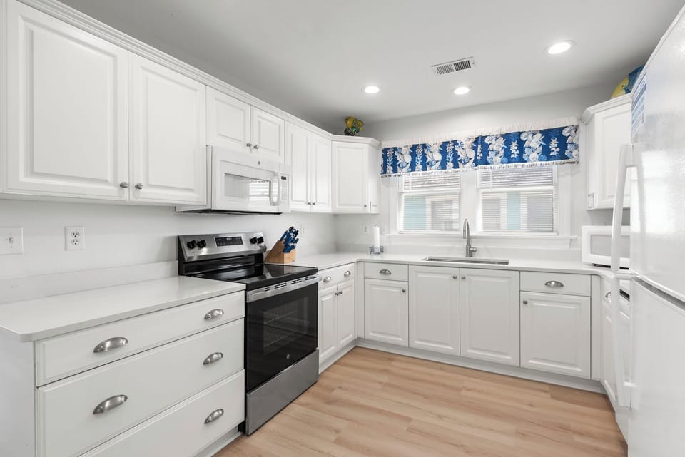 SV15: Ocean Dreams | Top Level Kitchen