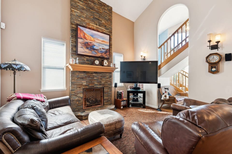 House, 5 Bedrooms | Living area | Smart TV, streaming services