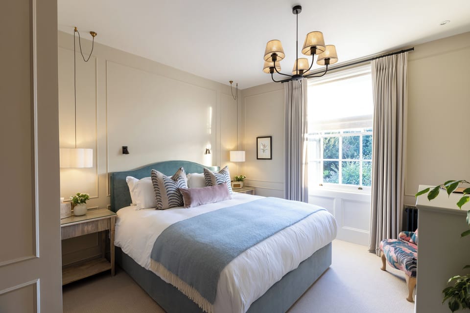 Deluxe Room | In-room safe, blackout drapes, iron/ironing board, free WiFi