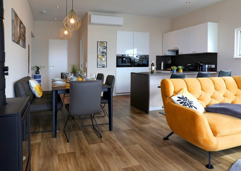 Mobile Home | Living room