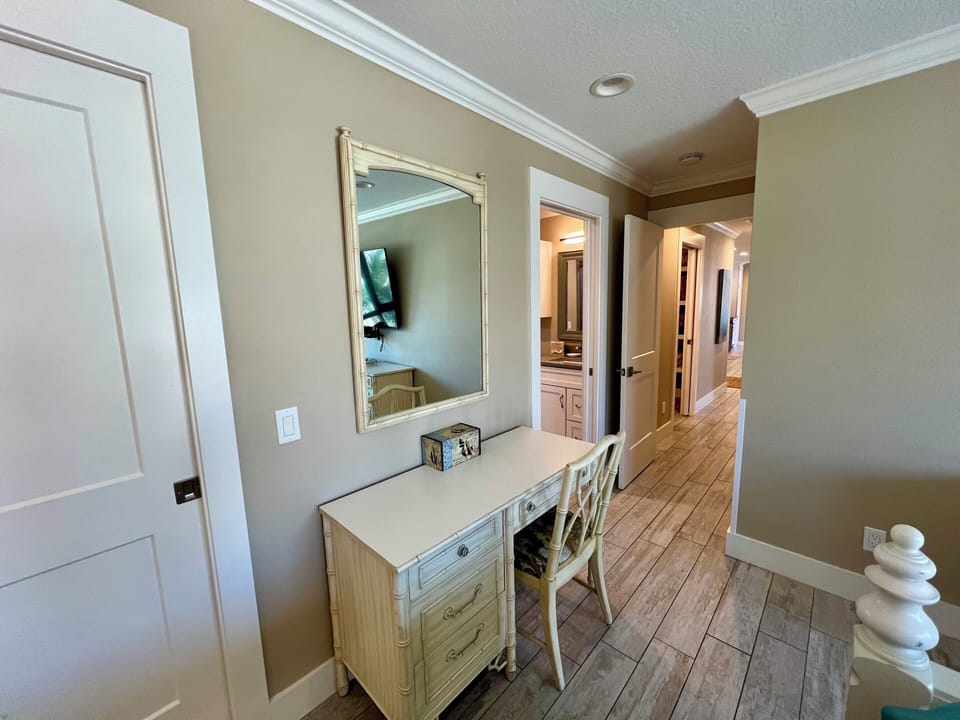Waters Edge 208S King Suite Vanity