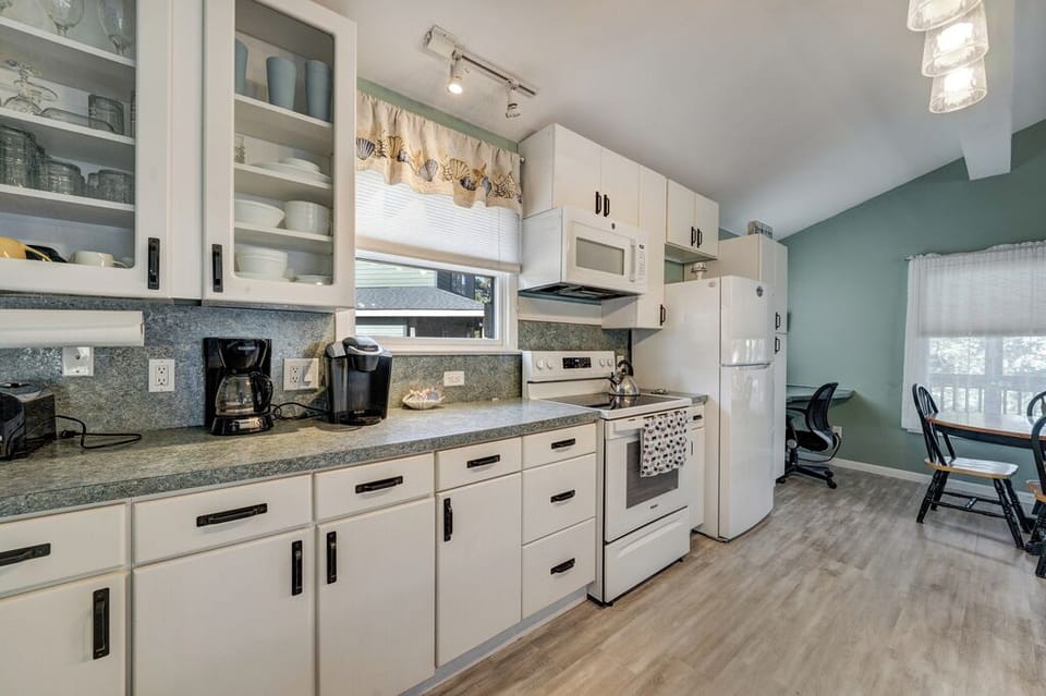 Oyster Bay Oasis is less than 10 minutes from Assateague National Seashore!