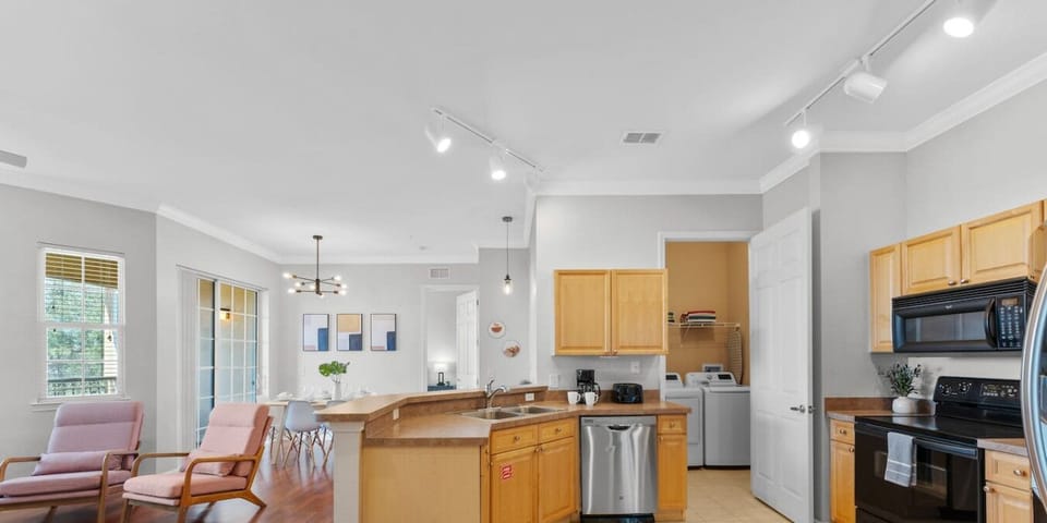 Kitchen! #Disney #Parks #kingdom #springs #poolhouse #Vacation #Rental #waterpark #davenport #Kissimmee #Orlando #universal #citywalk #legoland #shortstay #longstay