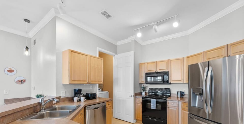 Kitchen! #Disney #Parks #kingdom #springs #poolhouse #Vacation #Rental #waterpark #davenport #Kissimmee #Orlando #universal #citywalk #legoland #shortstay #longstay