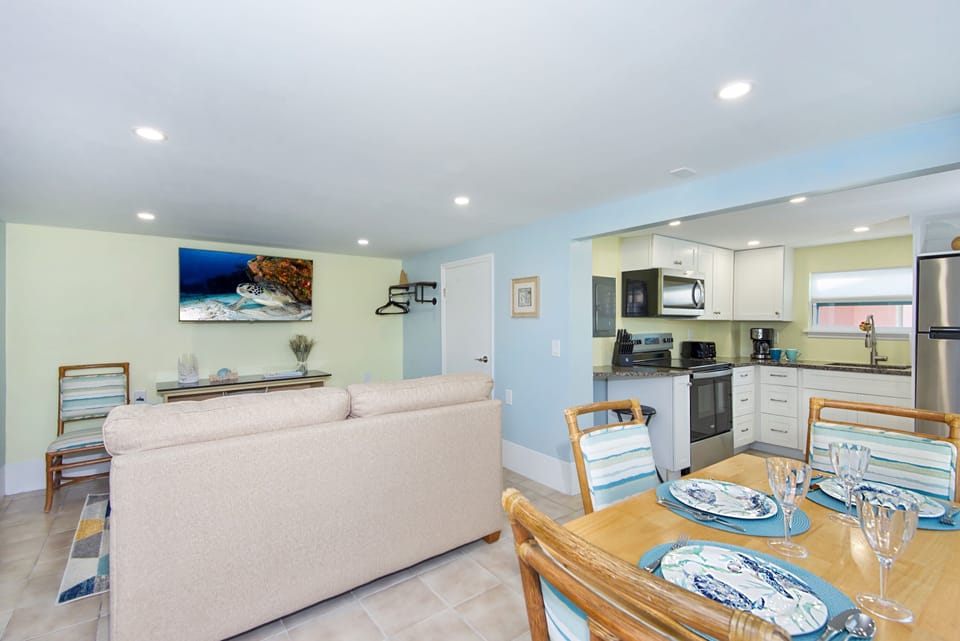 Living/dining area