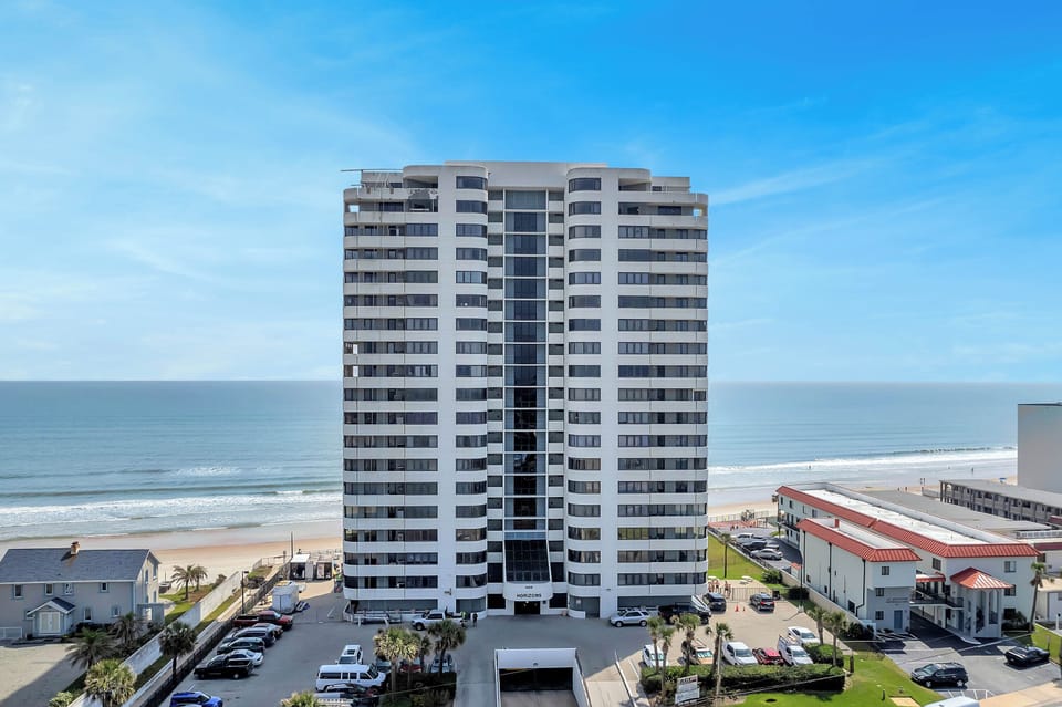 Horizons Condo