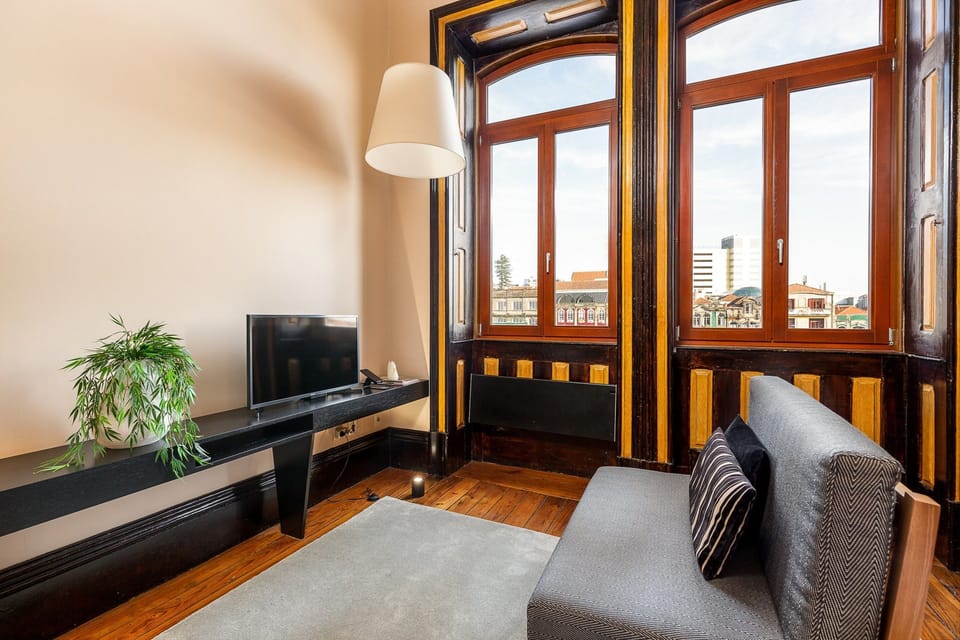 Apartment | Living area | Fireplace