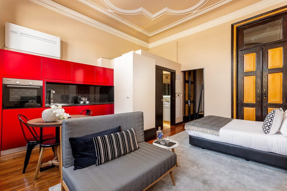 Apartment | Living area | Fireplace