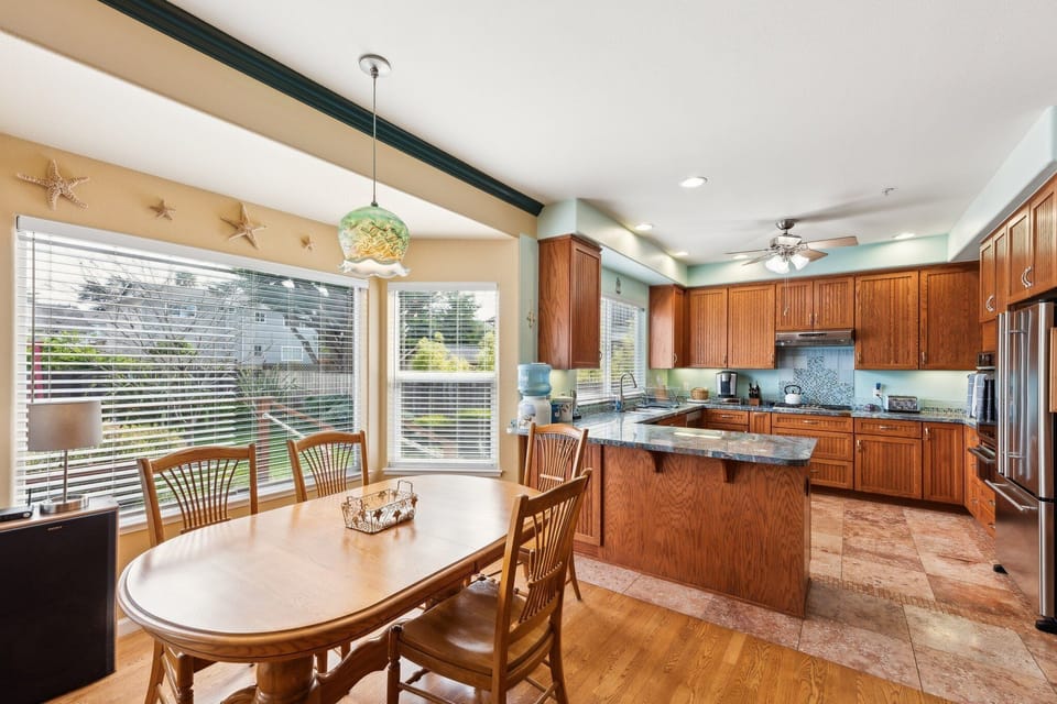 Indoors, Hardwood, Furniture, Table, Kitchen