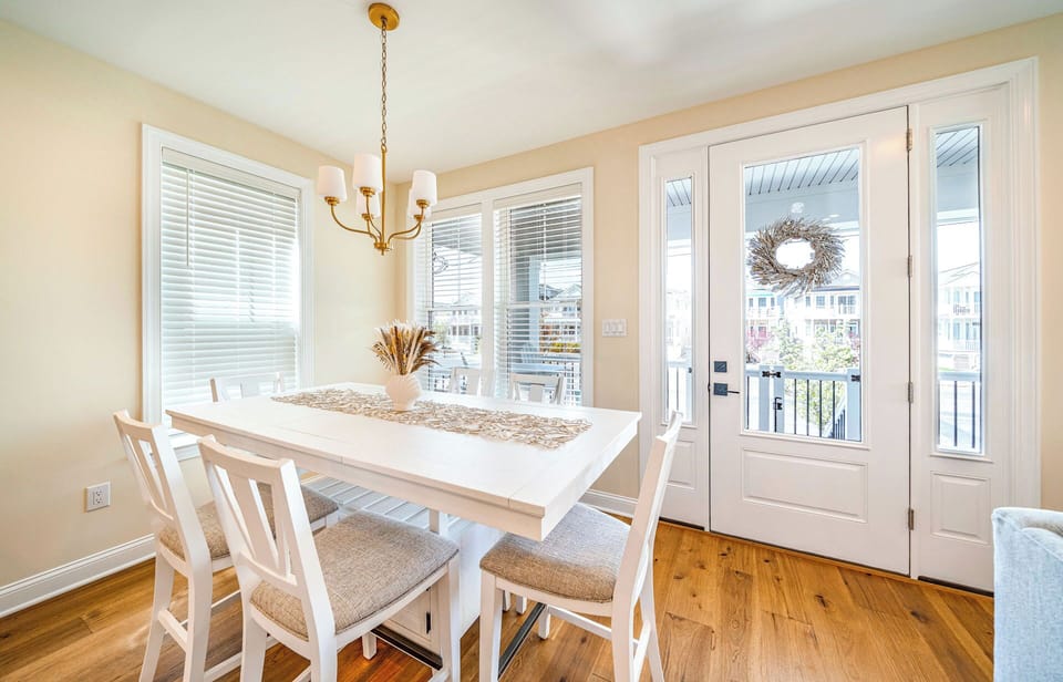 Dining area which can seat six
