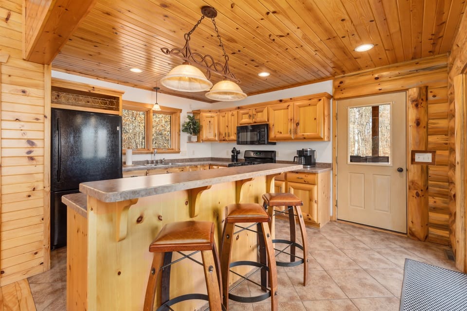From coffee in the morning to cocktails at night, this kitchen is made for making memories.