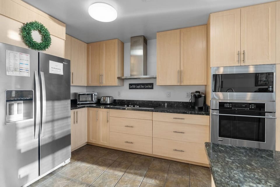 Bright, spacious, and functional — this modern kitchen makes cooking feel effortless and enjoyable.