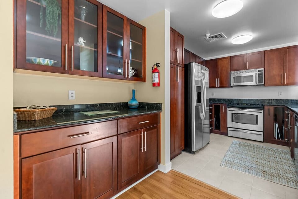 A chef’s dream! Whip up your favorite dishes in this fully equipped, modern kitchen.
