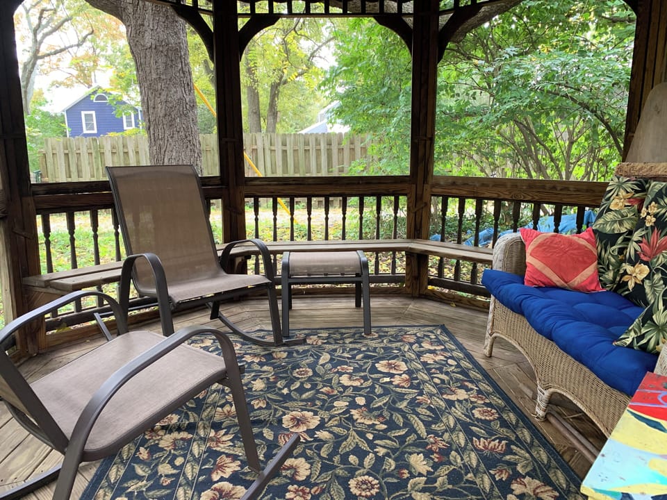 Gazebo to drink coffee or tea, read, listen to the birds singing.