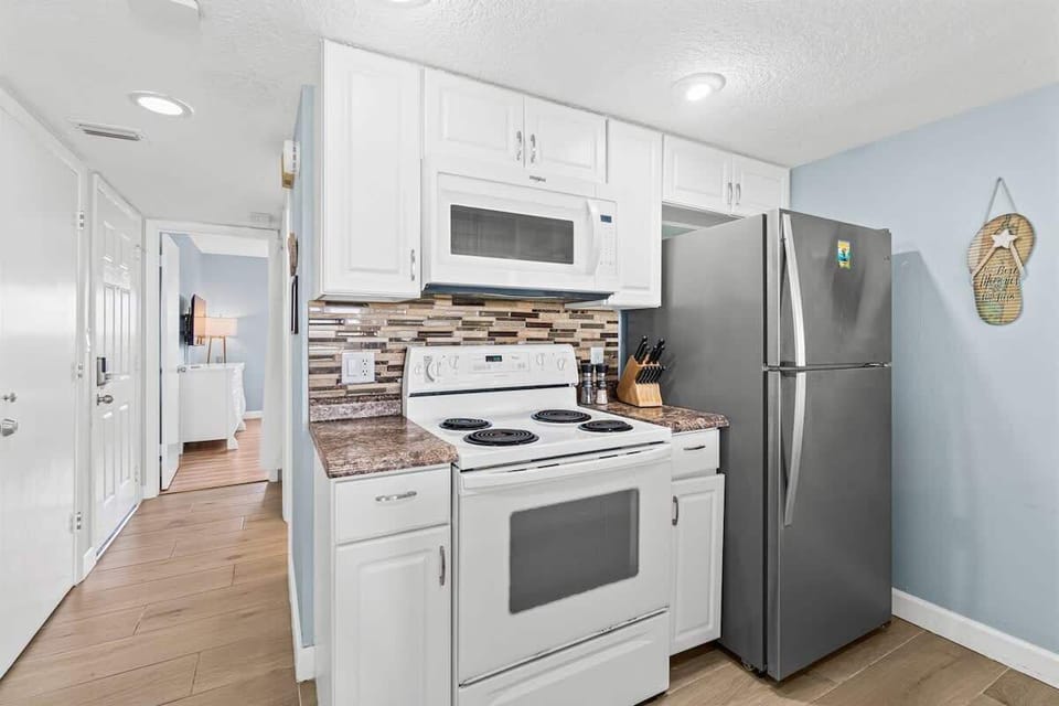 Clean, Modern Kitchen
