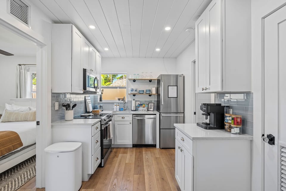 Though petite in size, Casa Sol’s kitchen offers a curated selection of amenities, making it easy to enjoy simple meals and refreshments during your stay.