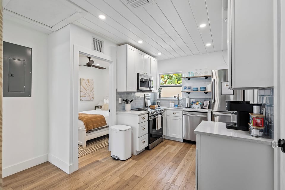 Though petite in size, Casa Sol’s kitchen offers a curated selection of amenities, making it easy to enjoy simple meals and refreshments during your stay.