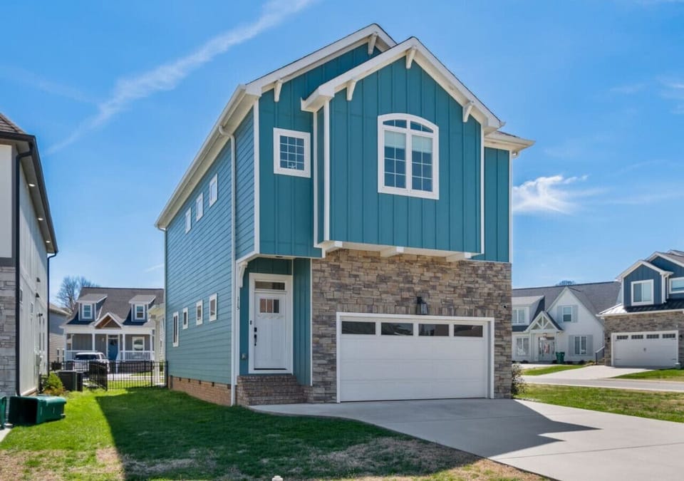Beautiful modern home in a quiet neighborhood