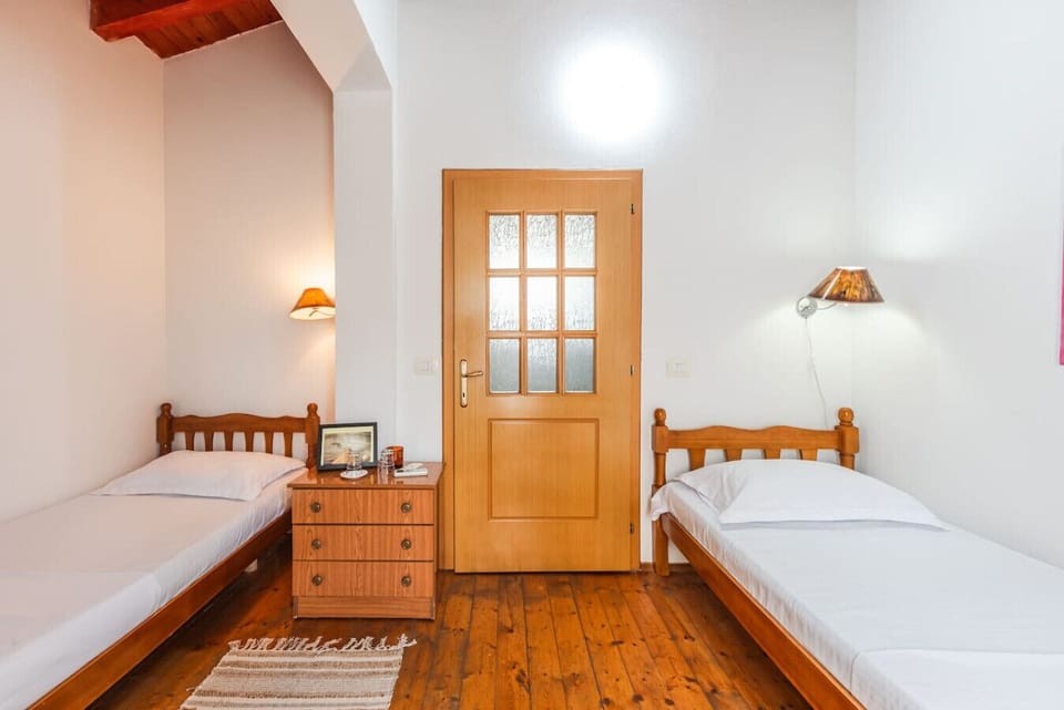 Bedroom with two single beds